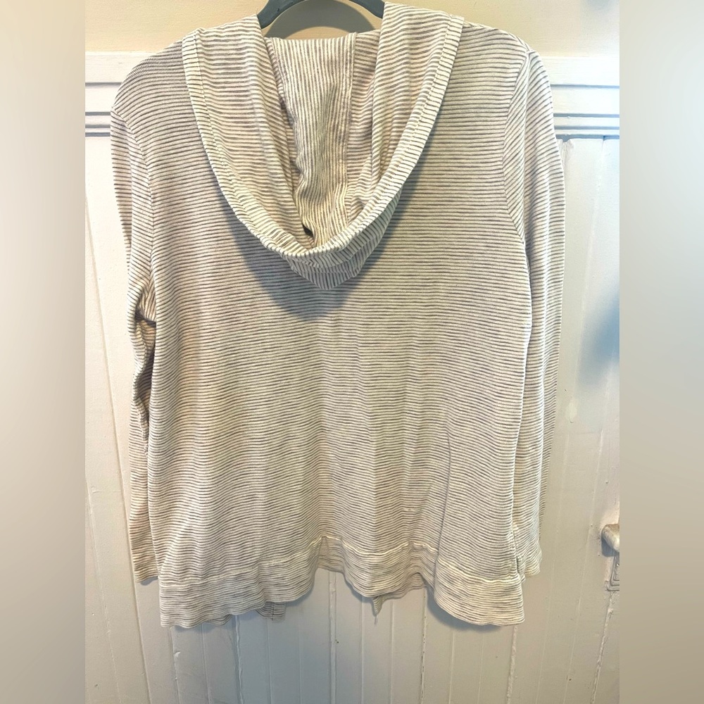 Talbots light weight cardigan w/ hood and pockets. Light grey/off white color - Picture 5 of 5